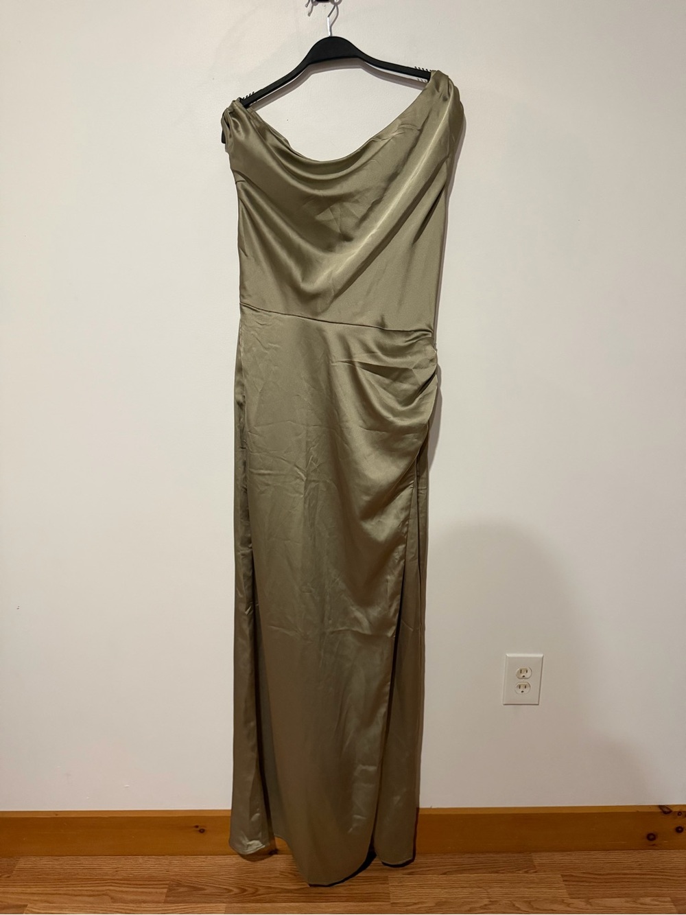 NWOT Show Me Your MuMu Jodie Dress Olive Satin Off Shoulder Gown Size Large 8-10